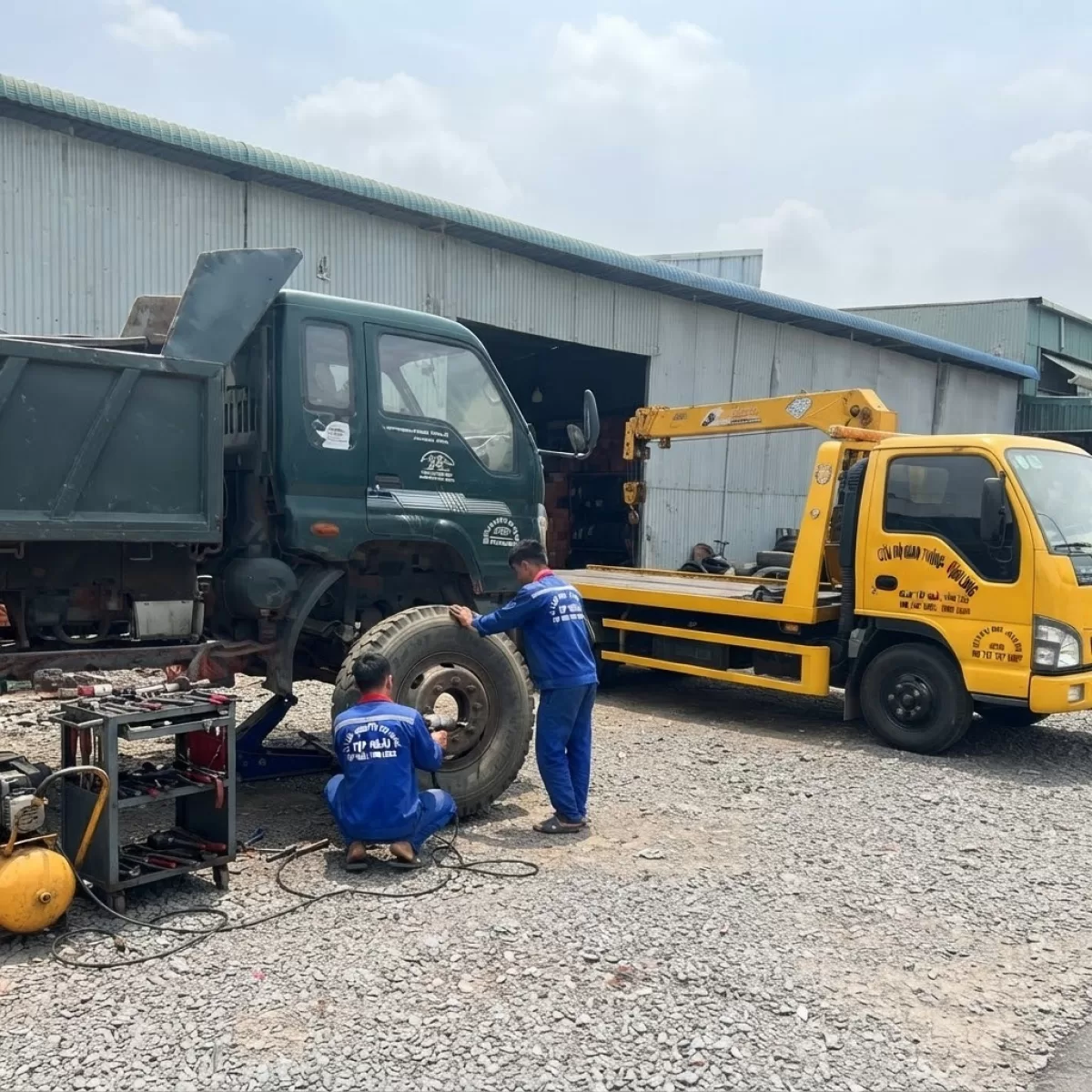 Cửa Hàng Săm Lốp Vá Vỏ Cứu Hộ OTO Lưu Động Trà Vinh