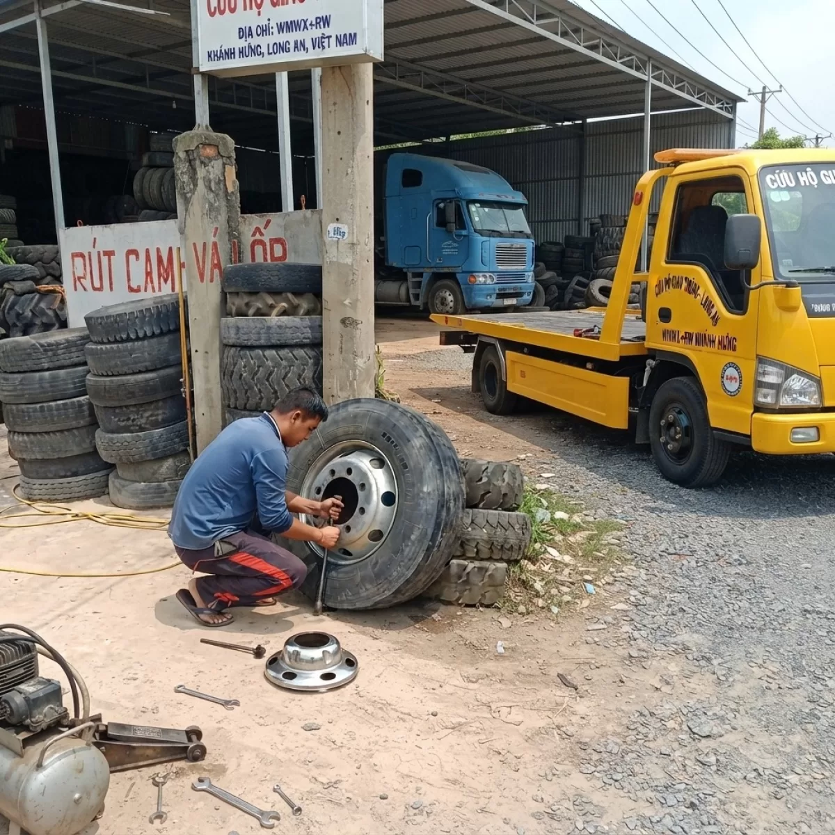 Cứu hộ cẩu kéo vá vỏ lưu động Mộc Hóa Long An