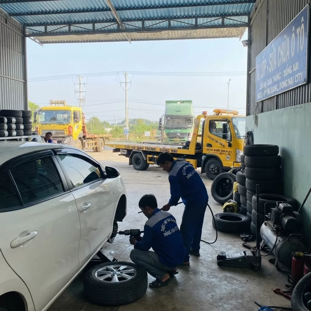 HỔ TRỢ VÁ VỎ CÂU KÍCH BÌNH ẮC QUY 12H ĐÊM