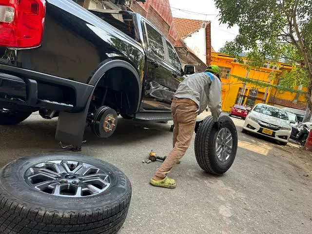 Vá lốp lưu động tại Long